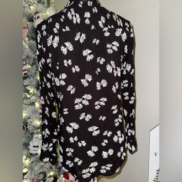 Maeve Anthropologie Emory Black White Bow Print Button Down Blouse Shirt Size 8 - Picture 2 of 7